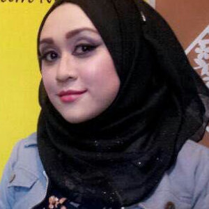 Hamjaratul Hajira Hamdan menyambung pengajian Diploma Pengajian Perniagaan di Kolej Universiti Widad, Kuantan Pahang
