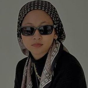 Nur Farah Anis Ahmad Yassin menyambung pengajian Diploma Rekabentuk Fesyen Kreatif di Kolej Universiti Widad, Kuantan Pahang