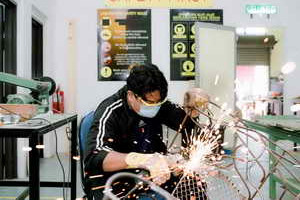 Bengkel Industri